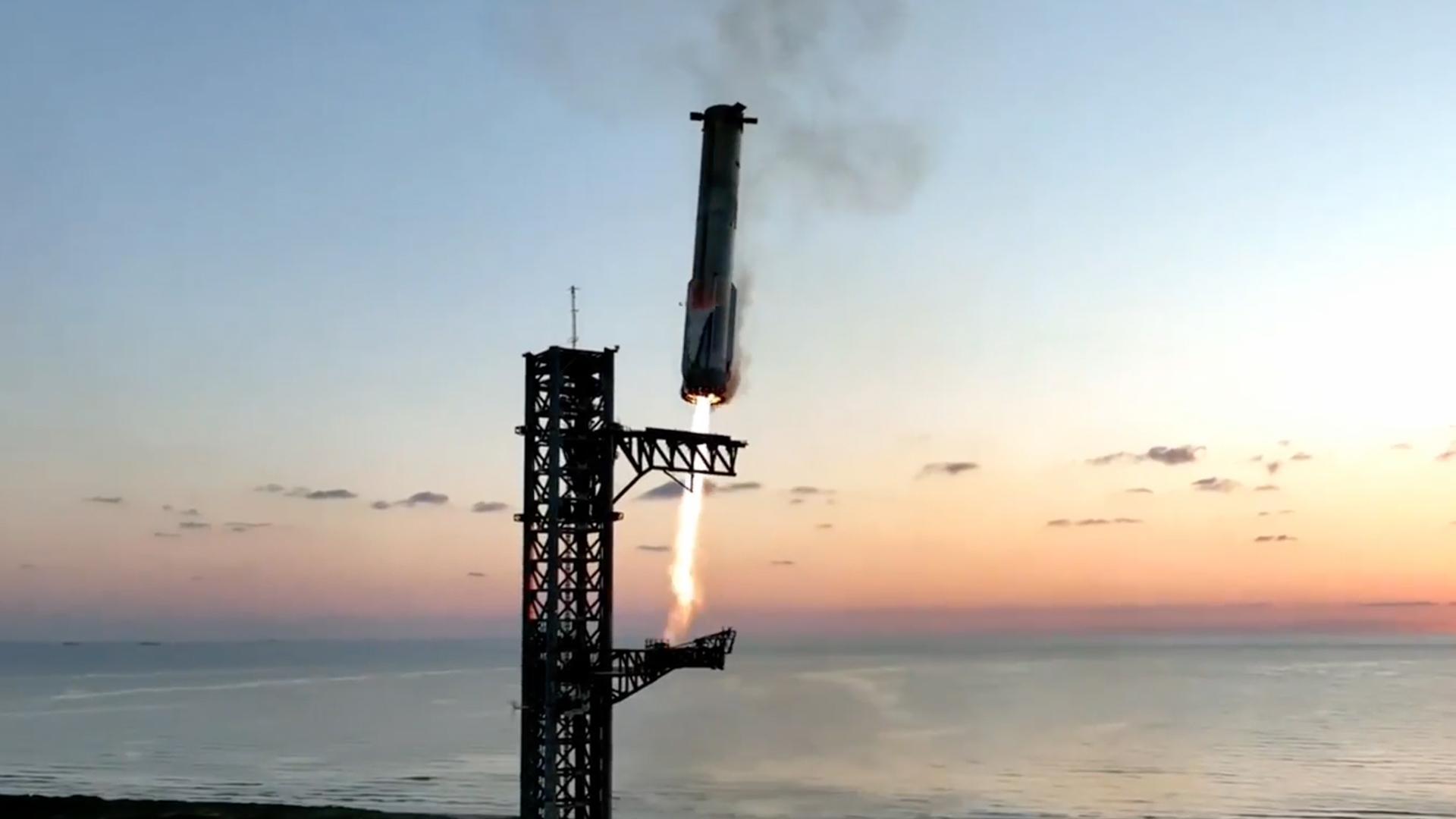 “星舰”第五次试飞！SpaceX为何要用“筷子夹火箭”？
