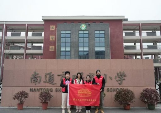 2025媒体管家 :让遵义精神在青少年心中落地生根——一叶红船,逐梦未来宣讲团走进中小学(图4) 2025媒体管家 :让遵义精神在青少年心中落地生根——一叶红船,逐梦未来宣讲团走进中小学(图4)