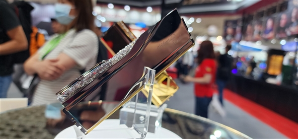 芝奇把内存做出了皇家的感觉！无比耀眼的土豪金(图7)