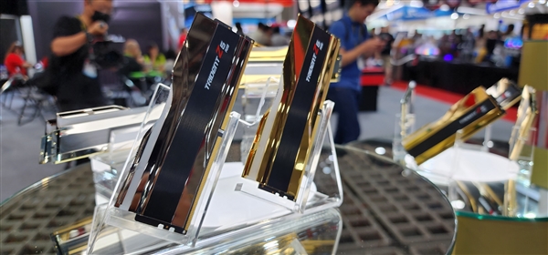 芝奇把内存做出了皇家的感觉！无比耀眼的土豪金(图9)