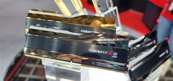 芝奇把内存做出了皇家的感觉！无比耀眼的土豪金(图11)