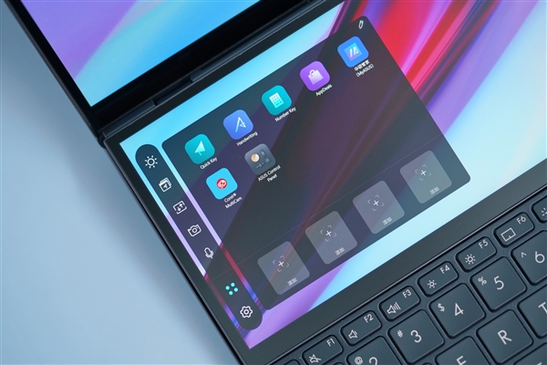 14英寸机身塞下18英寸屏!华硕灵耀X 双屏Pro 2023图赏(图12) 14英寸机身塞下18英寸屏!华硕灵耀X 双屏Pro 2023图赏(图12)